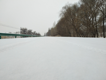 公路雪景