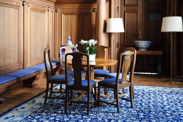 家庭装饰桌子椅子地毯