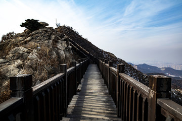 爬山木栈道