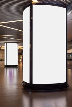 机场内部的电子广告屏