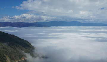 山峦云海