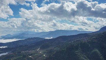 山峦云海