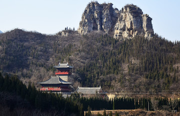 山峰和古寺