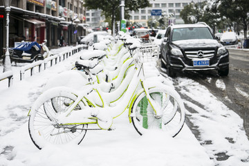 道路雪景