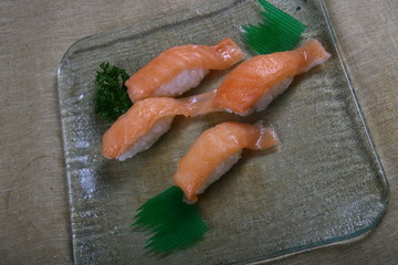 日式零点三文鱼寿司