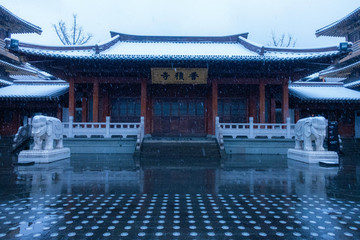 雪中的杭州的香积寺