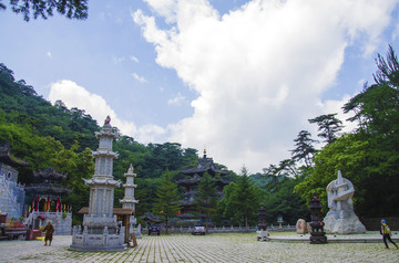 千山大佛寺广场与佛塔弥勒千佛阁