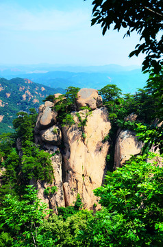 千山风景区天成弥勒大佛山峰群山