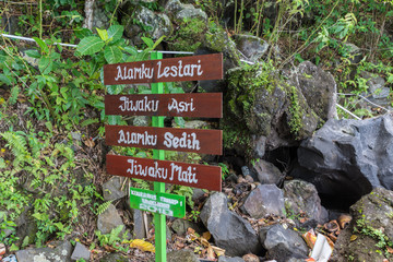 印尼火山岛旅游