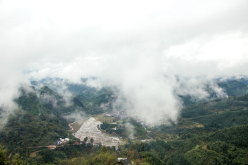 雾中村庄