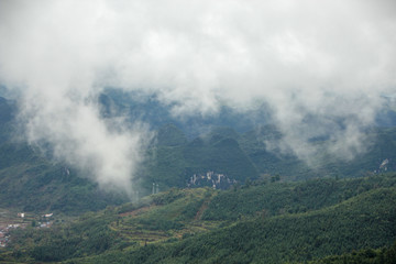 山间云雾