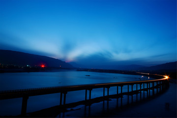 循化县胜利湾大桥夜景