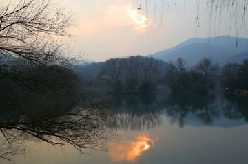 水墨江南山水画