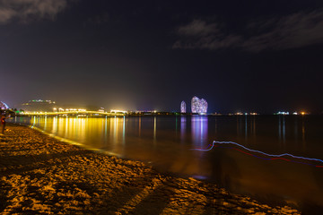 海南三亚湾海滨夜景风光