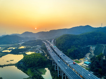 东莞大岭山花灯盏莞佛高速高架桥