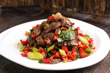 大蒜炒鹵牛肉