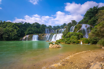 山水风景大瀑布