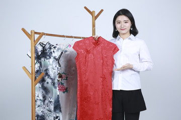 女子购买衣服素材图片