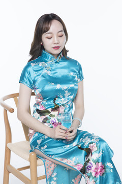 中式古典旗袍美女高清大图