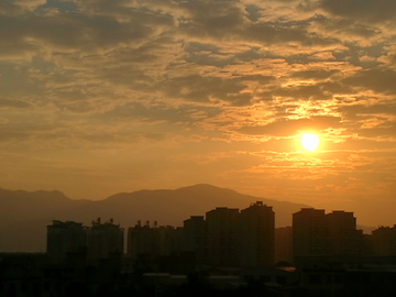 城市夕阳