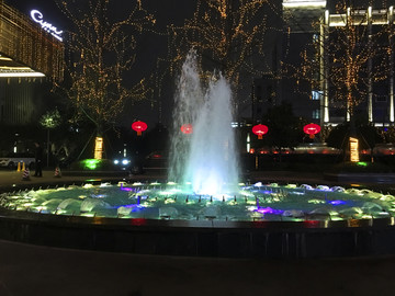 都市夜景喷泉