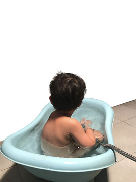 浴缸里的小孩