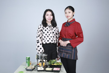 吃火鍋的女孩高清大圖