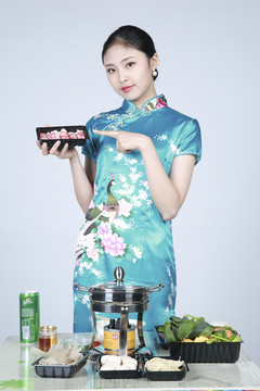 吃火鍋的女孩高清大圖