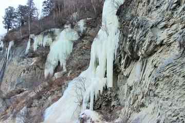 山泉冰瀑