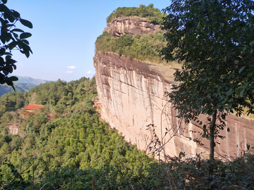 罗汉岩悬崖峭壁