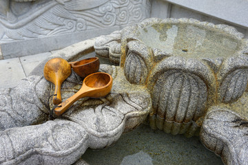 韩国雪岳山新兴寺圣水池