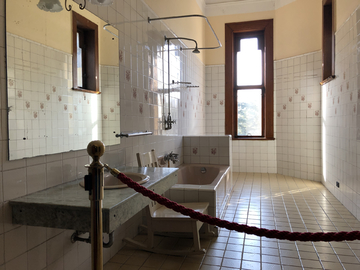 百年老宅的浴室