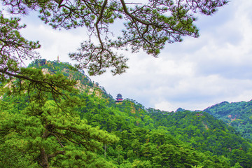 千山弥勒宝塔弥勒宝殿与群山白云