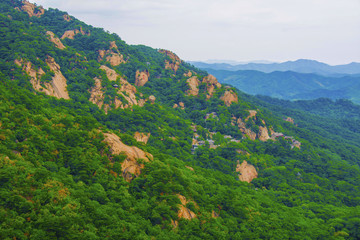 千山无量观天上天景区与连绵群山