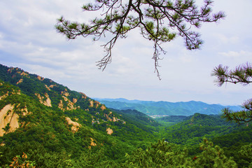 千山无量观天上天景区与群山白云