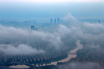 浓雾中的福州市