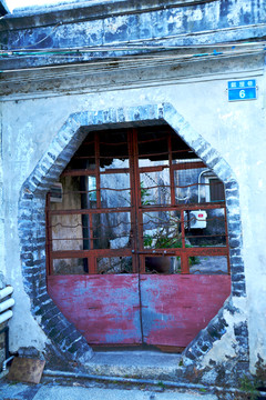 老建筑庭院门