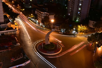 西昌长安街飞天塑像车轨夜景