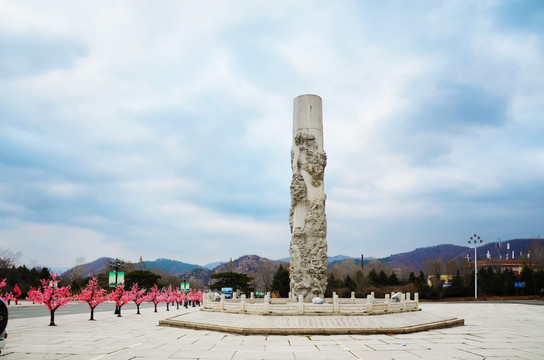 千山正门广场千华道教宝杵