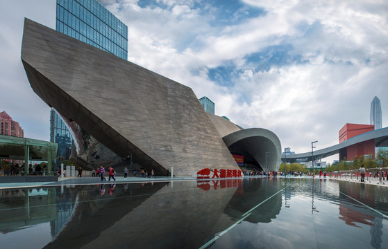 深圳城建现代艺术馆北视图