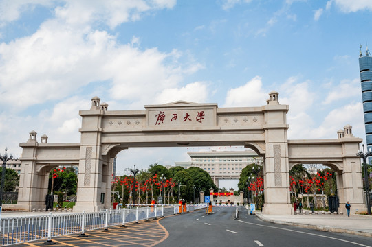 广西大学正大门