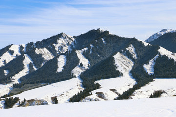 冰雪山峦