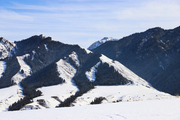 冰雪山峦