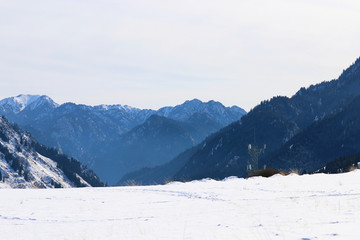 冰雪山峦