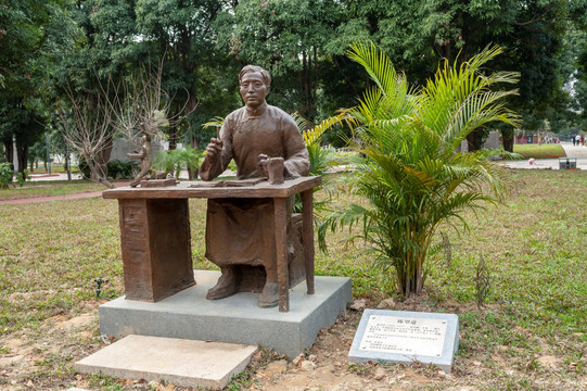 陈望道广西大学历史人物雕塑