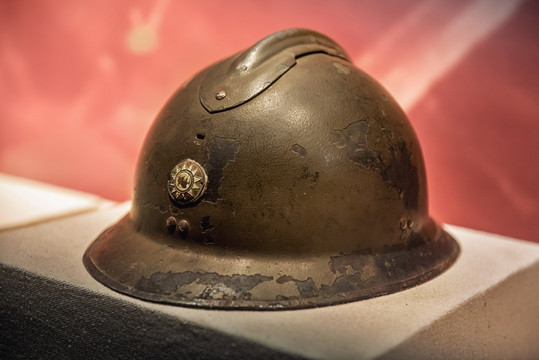 抗战时期滇军法式钢盔