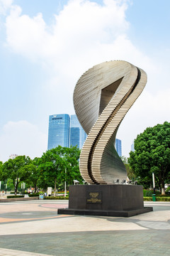 苏州金鸡湖圆融雕塑