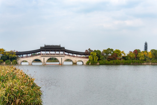 无锡蠡湖风景区的石塘桥