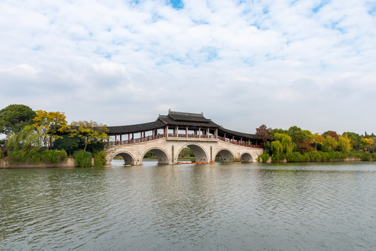 无锡蠡湖风景区的石塘桥