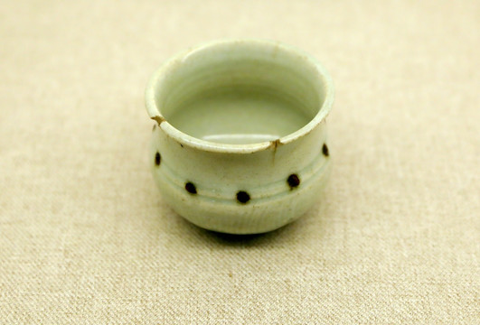 景德镇窑青白釉点褐彩巴斗纹瓷罐